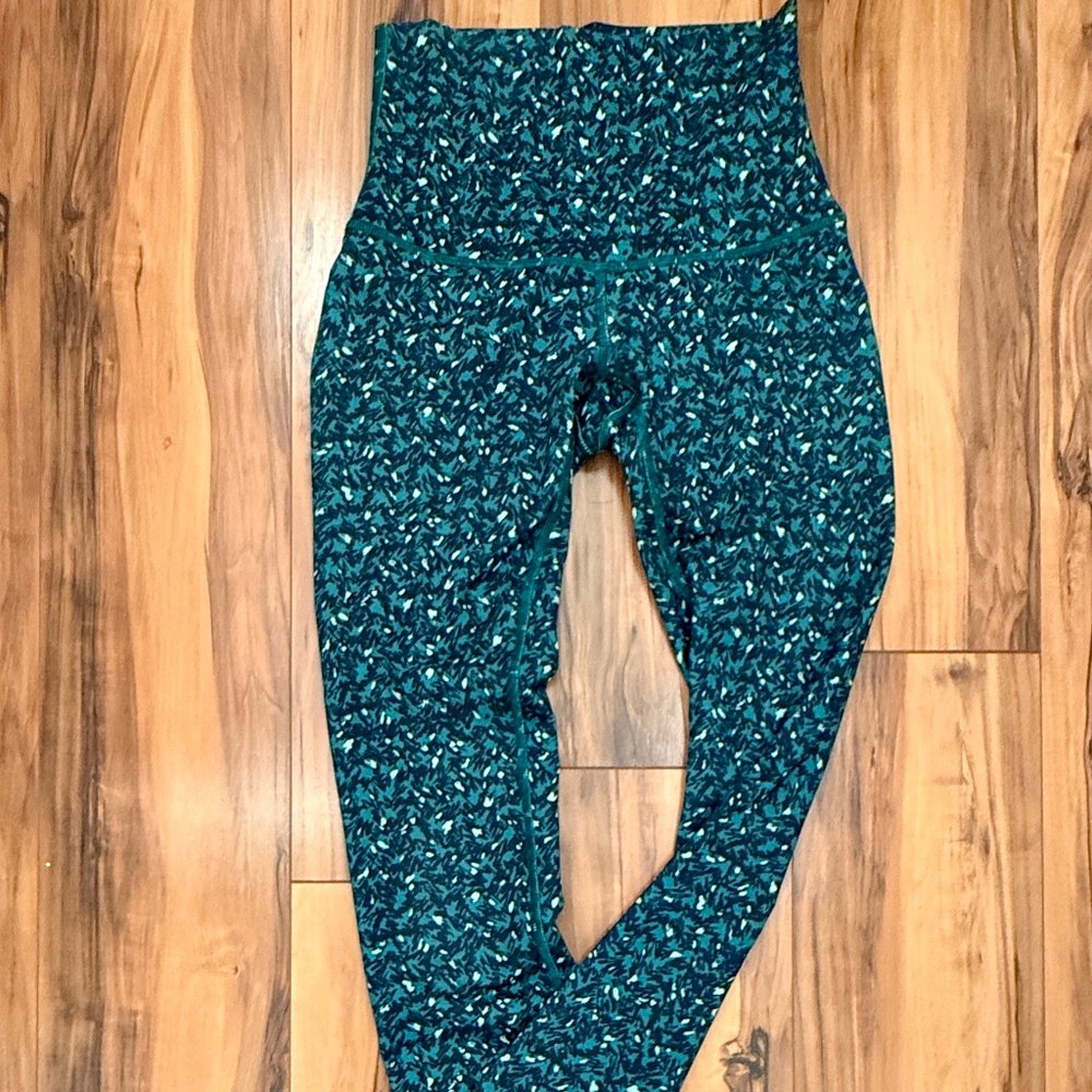 Share LULULEMON Leggings Wunder Under Pant Hi-RiseAbstract Green Size 2